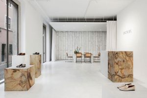 دکوراسیون داخلی مغازه کفش فروشی