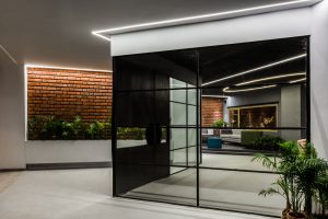 بهترین دکوراسیون مغازه املاک کوچک