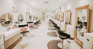 ایده دکوراسیون سالن زیبایی زنانه