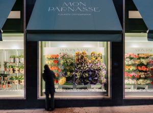 طراحی ویترین مغازه گل فروشی