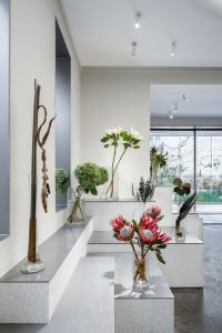 طراحی ویترین مغازه گل فروشی