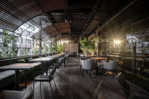 نمونه طراحی کافی شاپ به سبک صنعتی
