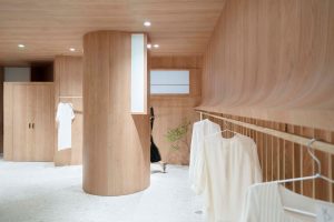 طراحی دکوراسیون مغازه لباس فروشی