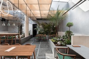 طراحی کافی شاپ در فضای باز
