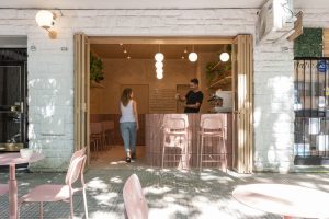 طراحی کافی شاپ در فضای باز