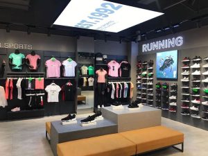 طراحی داخلی مغازه لوازم ورزشی